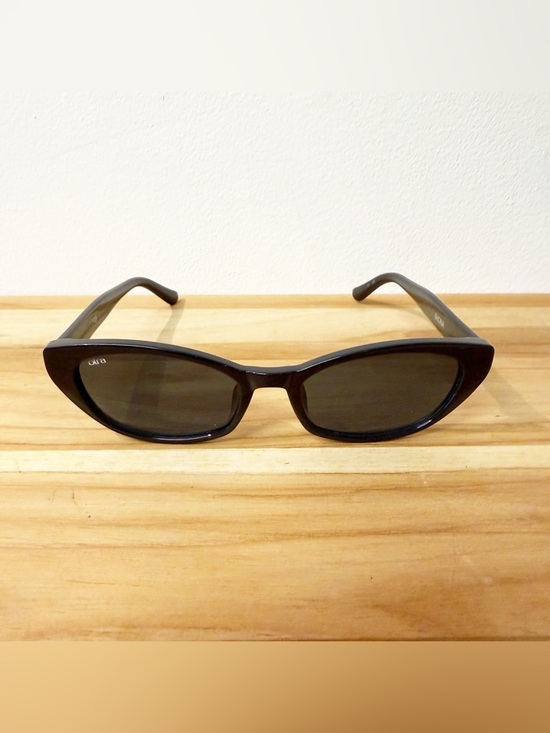 OTRA Shona Cat Eye Sunglasses in Black - Picture 4 of 8